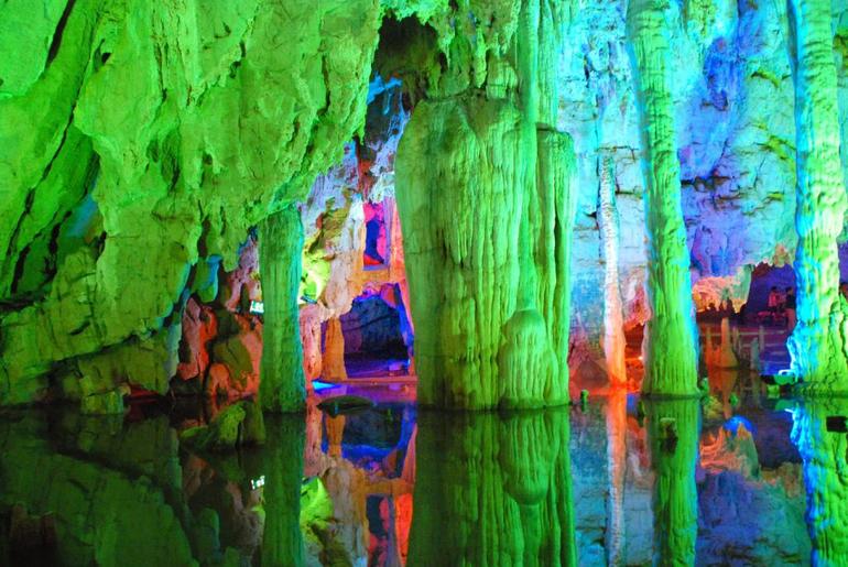 Пещера камышовой флейты (Китай).