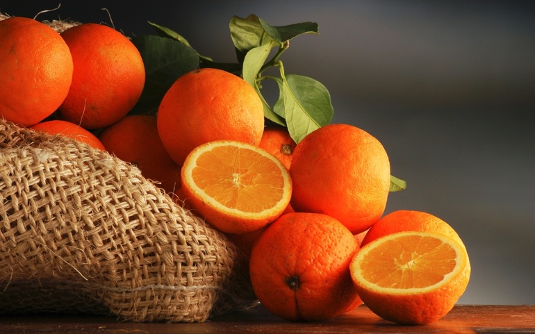 Оранжевые апельсины