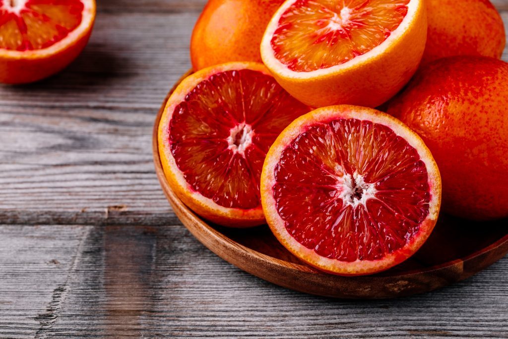 Почему апельсины бывают красными и оранжевыми